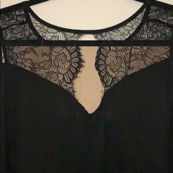 Black Lace Sleeveless Top - Picture 3 of 3